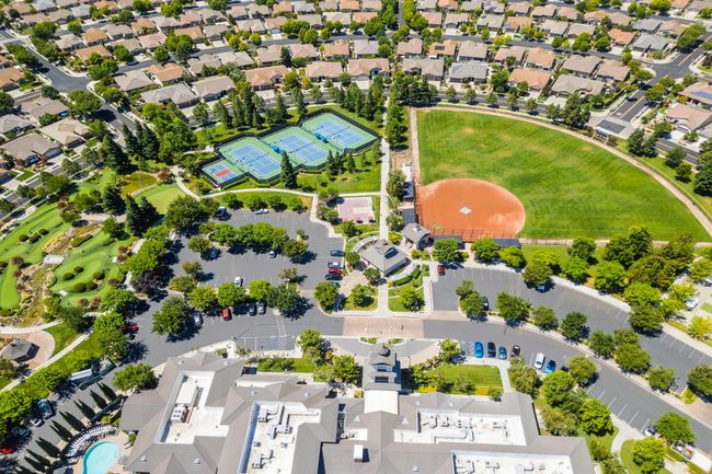 2476 Chimney Point Ln, House other with 2 bedrooms, 2 bathrooms and null parking in Manteca CA | Image 40