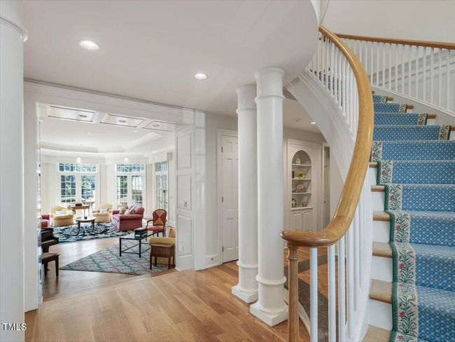021-Foyer | Image 13