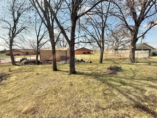 1601 C St, Snyder, OK, 73566-3011 | Card Image