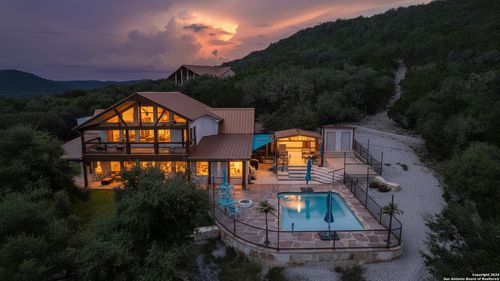 319 Bent River Rd, ConCan, TX, 78838-1002 | Card Image