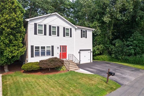 9 Milburn St, Johnston, RI, 02919-3552 | Card Image