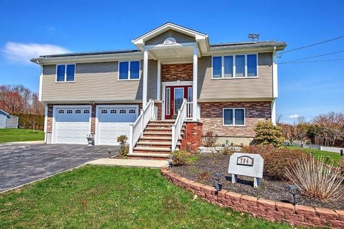 794 County St, Seekonk, MA, 02771-1809 | Card Image