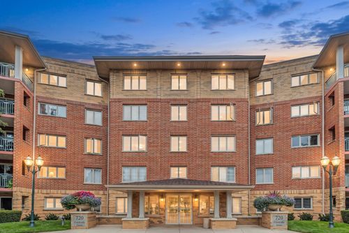 303-720 Creekside Dr, Mount Prospect, IL, 60056-6377 | Card Image