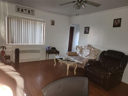 125 Francis Lewis Blvd, Laurelton, NY, 11413-1336 | Card Image