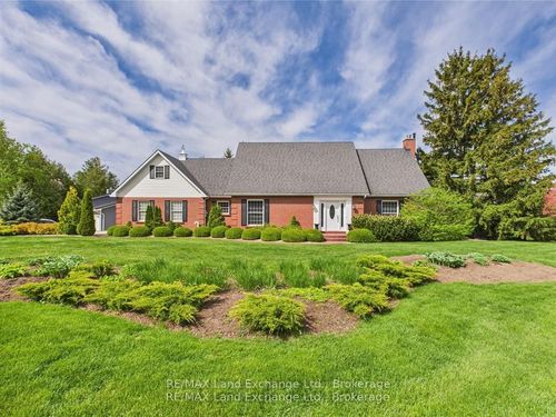 4 Eastwood Cres, Tiverton, ON, N0G2T0 | Card Image