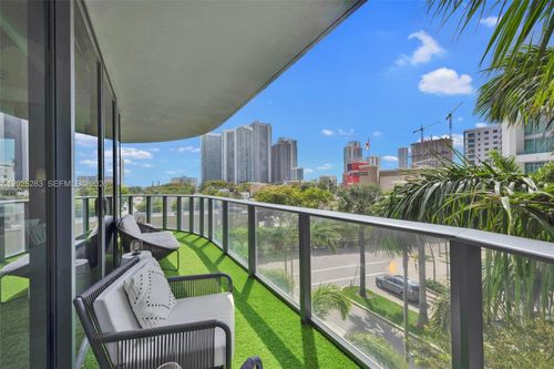 l304-121 Ne 34th St, Miami, FL, 33137-3852 | Card Image