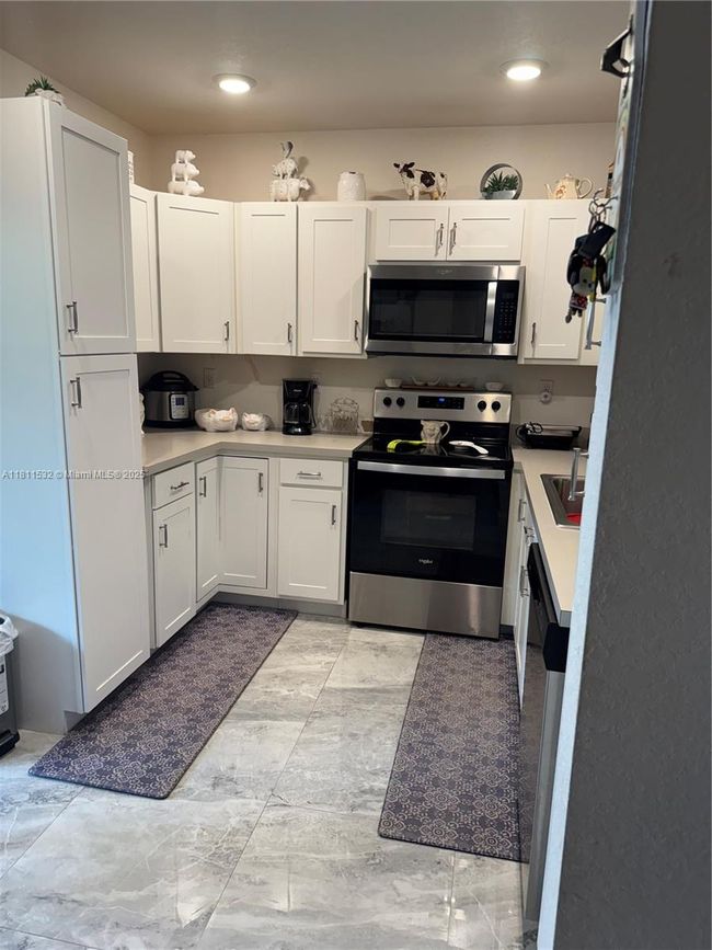 495 Ne 5 Th Way, Townhouse with 3 bedrooms, 3 bathrooms and null parking in Florida City FL | Image 9