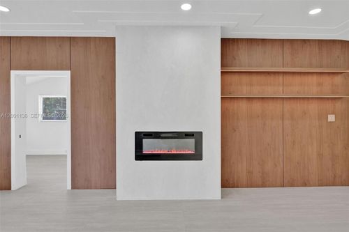 633 Ne 70th St, Miami, FL, 33138-5709 | Card Image