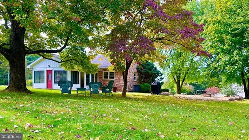 98 Maple St, MACUNGIE, PA, 18062-1518 | Card Image