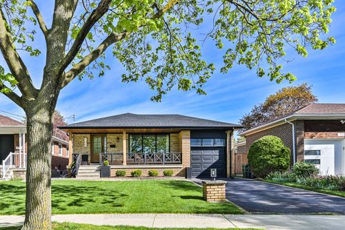 105 Crendon Dr, Etobicoke, ON, M9C3H7 | Card Image