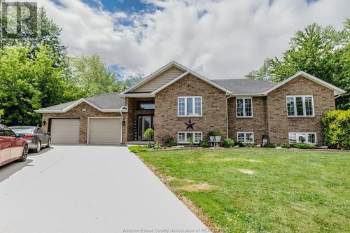 60 Little St N, Wheatley, ON, N0P2P0 | Card Image