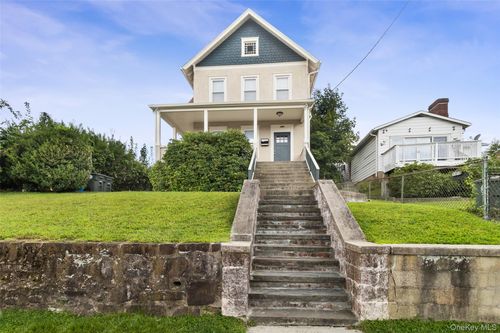 558 Locust Ave, Port Chester, NY, 10573-2728 | Card Image