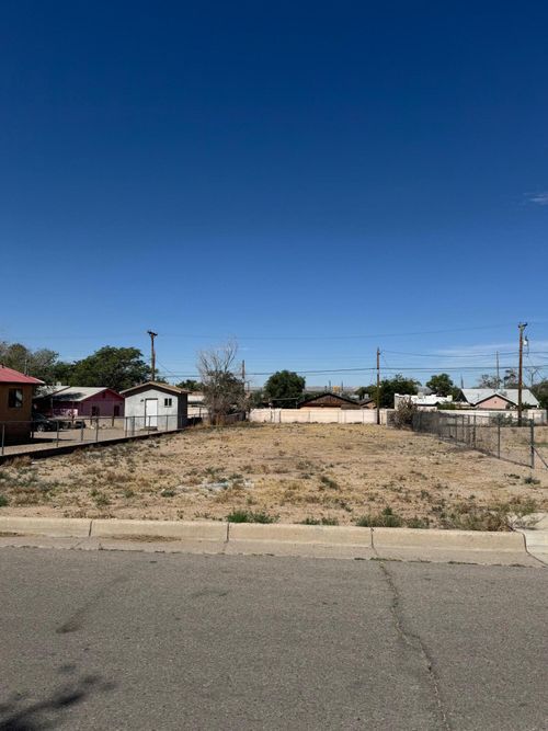1807 Walter St Se, Albuquerque, NM, 87102-4762 | Card Image