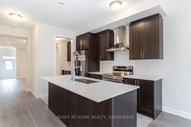 637 Etheridge Ave, House other with 4 bedrooms, 3 bathrooms and 1 parking in Milton ON | Image 7