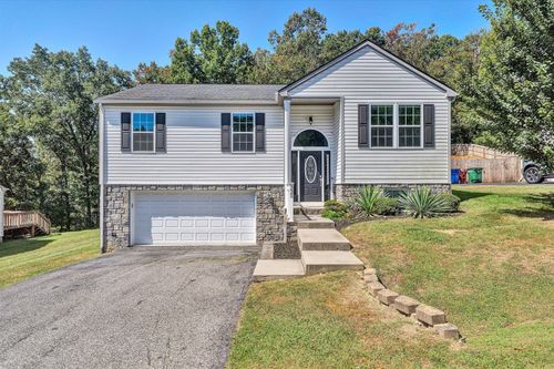 335 Robin Hood Dr, Christiansburg, VA, 24073-2373 | Card Image