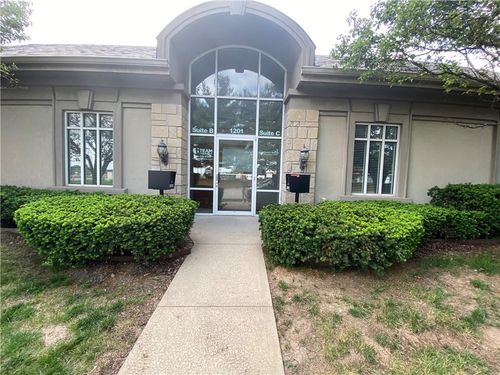 1201 Nw North Ridge Dr, Blue Springs, MO, 64015-6323 | Card Image