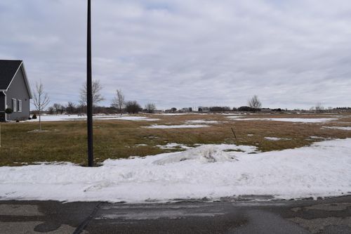 1904 Shady Ln Ne, Willmar, MN, 56201-2676 | Card Image