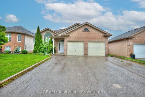 28 Quaker Rd, Welland, ON, L3C7K7 | Card Image