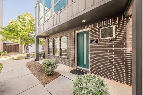 1127 Lavender Rdg, Dallas, TX, 75204-6122 | Card Image