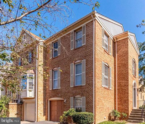 4216 Fox Lake Dr, FAIRFAX, VA, 22033-2800 | Card Image