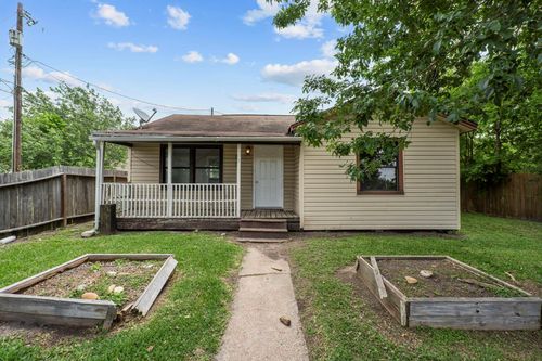 810 23rd St N, Texas City, TX, 77590-7156 | Card Image