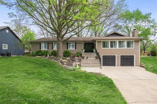 205 Saponi Ln, Lake Winnebago, MO, 64034-9312 | Card Image