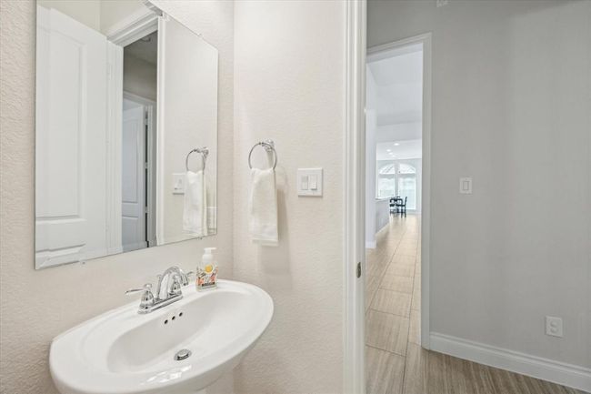Powder bathroom | Image 23