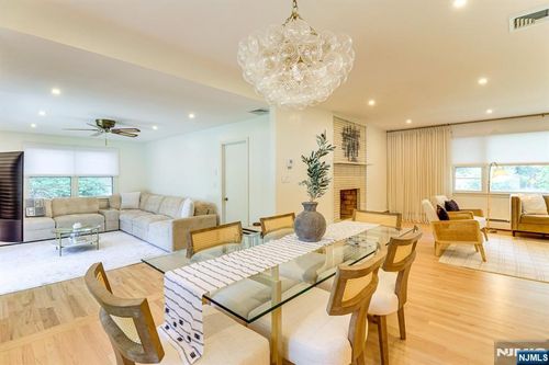 213 Haroldson Pl, Pompton Lakes, NJ, 07442-1512 | Card Image