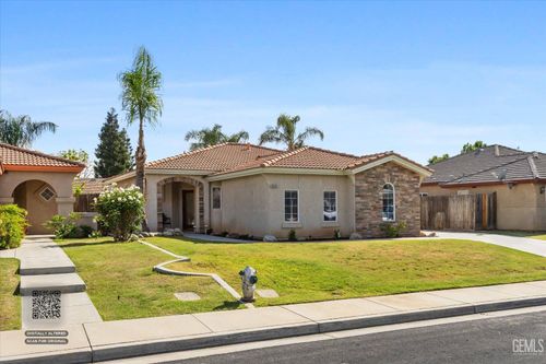 9803 Manhattan Dr, Bakersfield, CA, 93312-5976 | Card Image