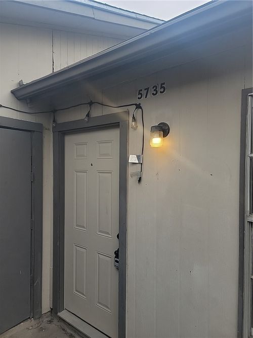 5735 Crestmore Dr, Corpus Christi, TX, 78415-3834 | Card Image