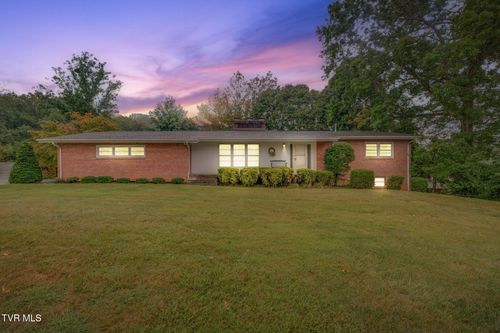 304 Ridgecrest Dr, Elizabethton, TN, 37643-3028 | Card Image
