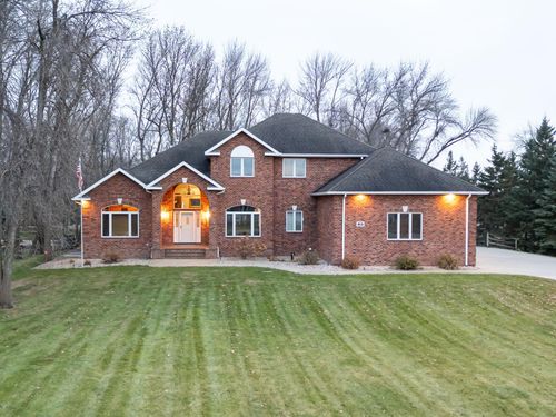 106 50th Ave E, West Fargo, ND, 58078-8246 | Card Image