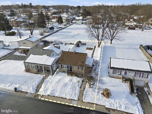 141 E Hummelstown St, ELIZABETHTOWN, PA, 17022-1925 | Card Image