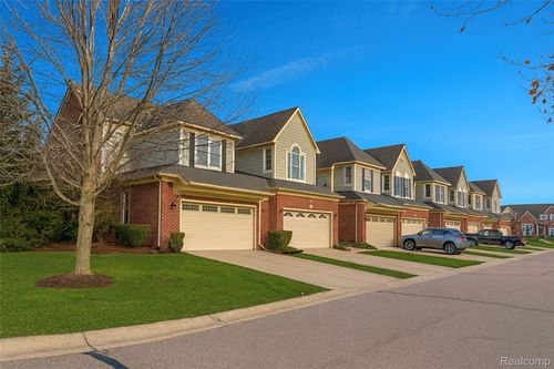 1284 W Crystal Cir, Canton, MI, 48187-6633 | Card Image