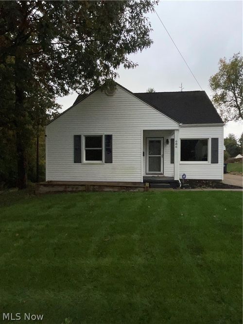 686 Prentiss Ave, Akron, OH, 44306-3654 | Card Image