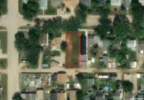 729 Hochelaga St E, Home with 0 bedrooms, 0 bathrooms and null parking in Moose Jaw SK | Card Image