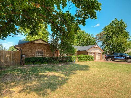 802 Sw 26th St, El Reno, OK, 73036-5832 | Card Image