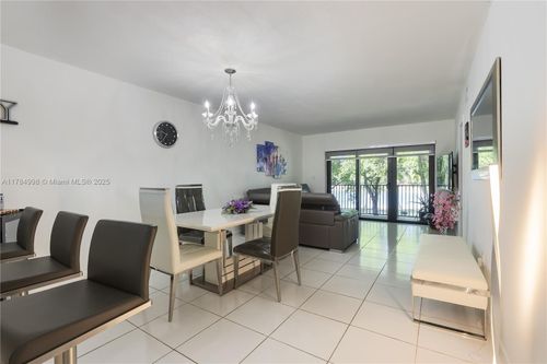 7-290 W Park Dr, Miami, FL, 33172-5452 | Card Image