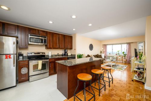 apt-2103-110 Somerset St, New Brunswick, NJ, 08901-4811 | Card Image