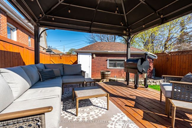 114 London St N, House other with 3 bedrooms, 2 bathrooms and 2 parking in Hamilton ON | Image 33
