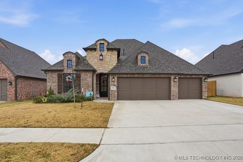 2818 E Quaker Place, Broken Arrow, OK, 74014 | Card Image