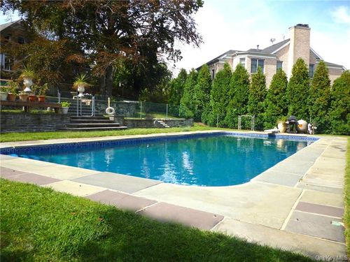 22 Castle Walk, Scarsdale, NY, 10583-3221 | Card Image