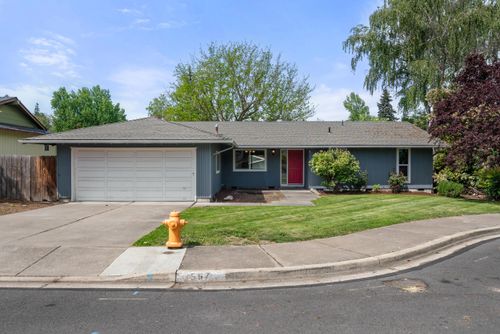 567 N Stoneham, Medford, OR, 97504 | Card Image