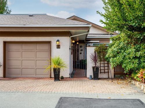51-901 Kentwood Lane, Saanich, BC, V8Y2Y9 | Card Image