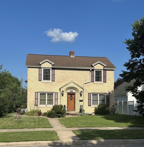 608 22nd Street N, La Crosse, WI, 54601 | Card Image