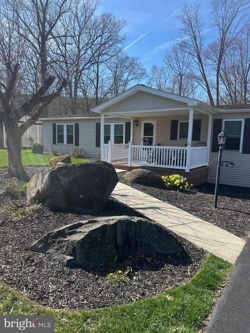 220 Maple Ave, MANHEIM, PA, 17545-8915 | Card Image