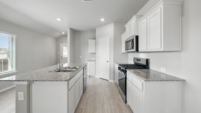 127 Gerber Ln, House other with 3 bedrooms, 2 bathrooms and null parking in Boyd TX | Image 4
