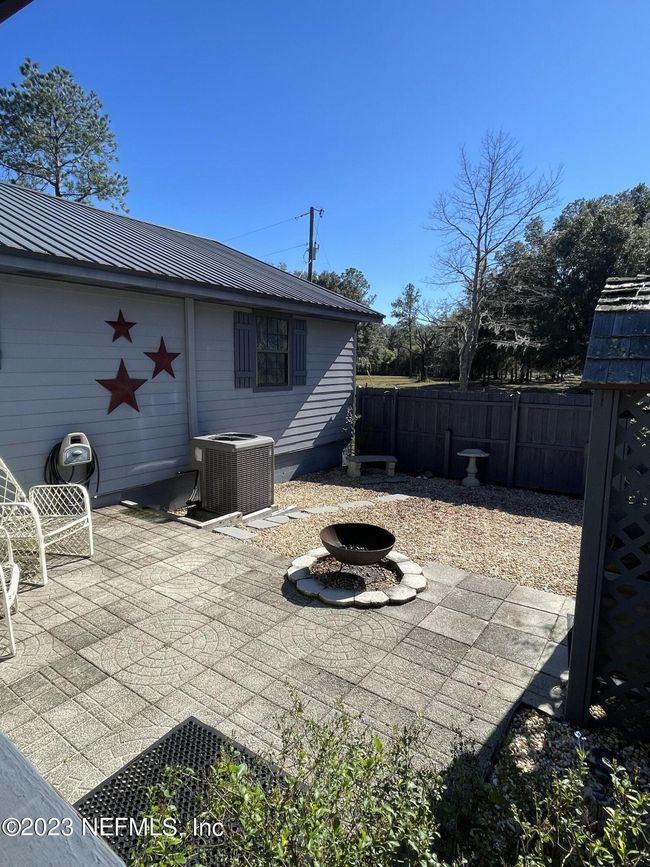 5127 Sw County Road 18 A, House other with 3 bedrooms, 2 bathrooms and null parking in Lake Butler FL | Image 5