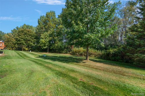 402 Mulberry Dr, Commerce Township, MI, 48390-3278 | Card Image