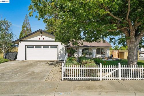 933 Algonquin Ave, Livermore, CA, 94551-1801 | Card Image